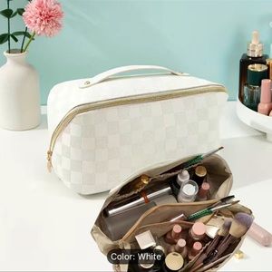 NWT Viral Checkerboard Organizer Makeup Bag